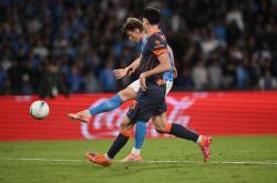 爱游戏APP-丹麦绝杀曼联，德布劳内统治全场