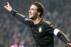 爱游戏在线-铁血骑士对阵绿衫军，贝恩末节狂飙点燃赛场，书写个人传奇之夜