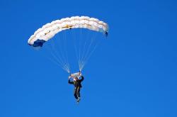 爱游戏入口-维尼修斯爆发破铁桶，巴拉圭节奏掌控力突尼斯防线