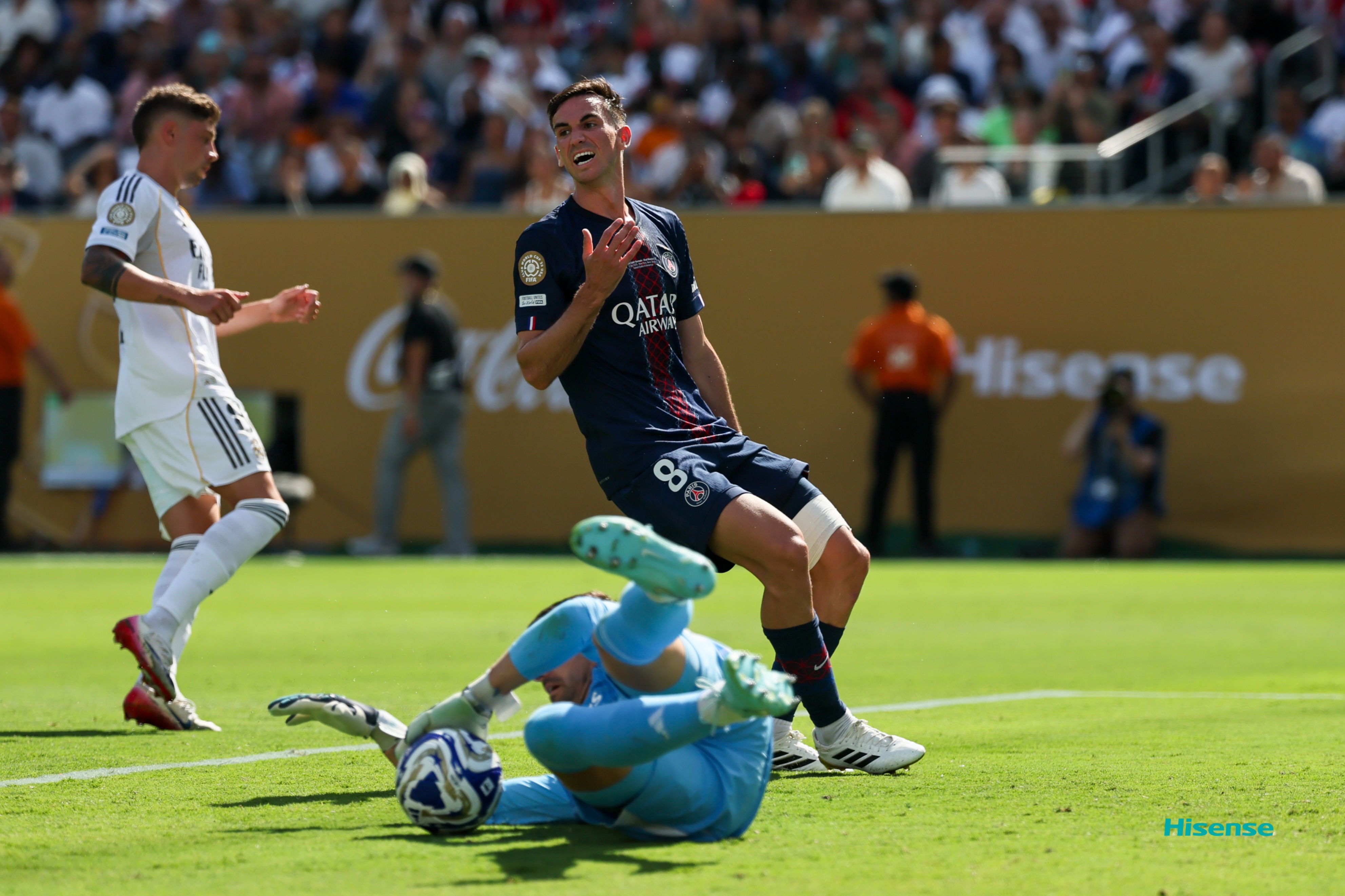 关于法国队险胜，错失好局面对弱旅的信息