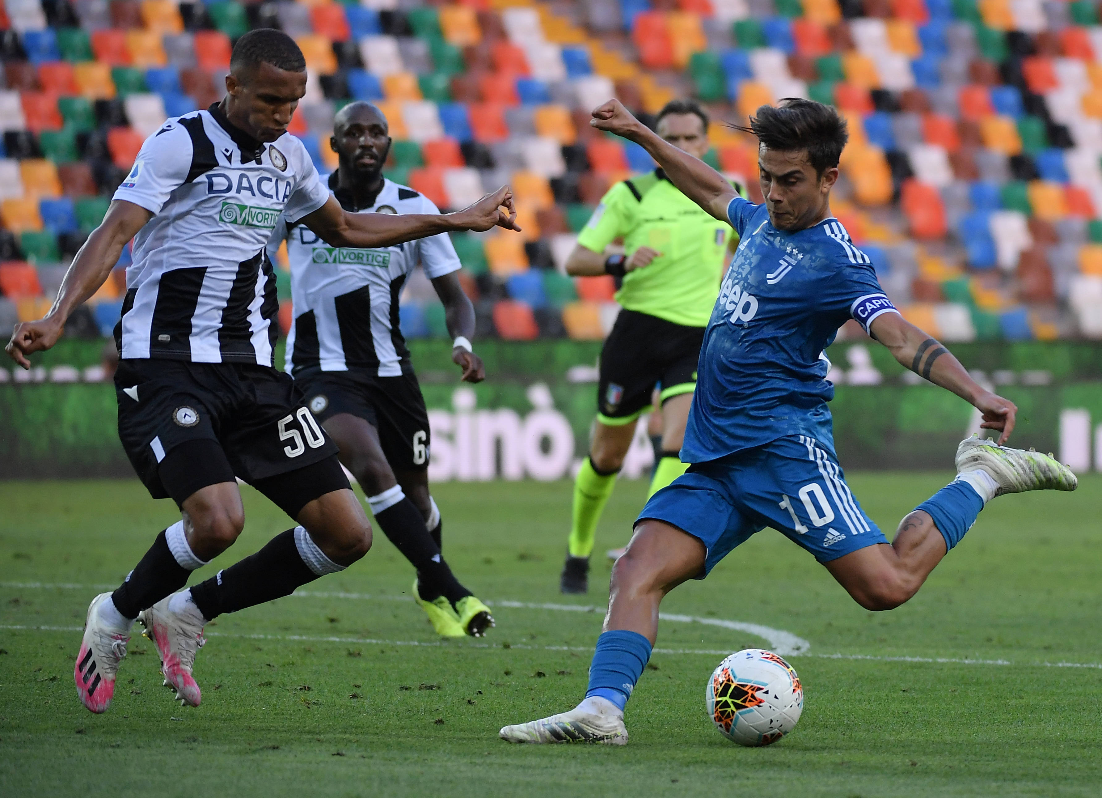 关于乌迪内斯客场战平对手，保持中游位置的信息