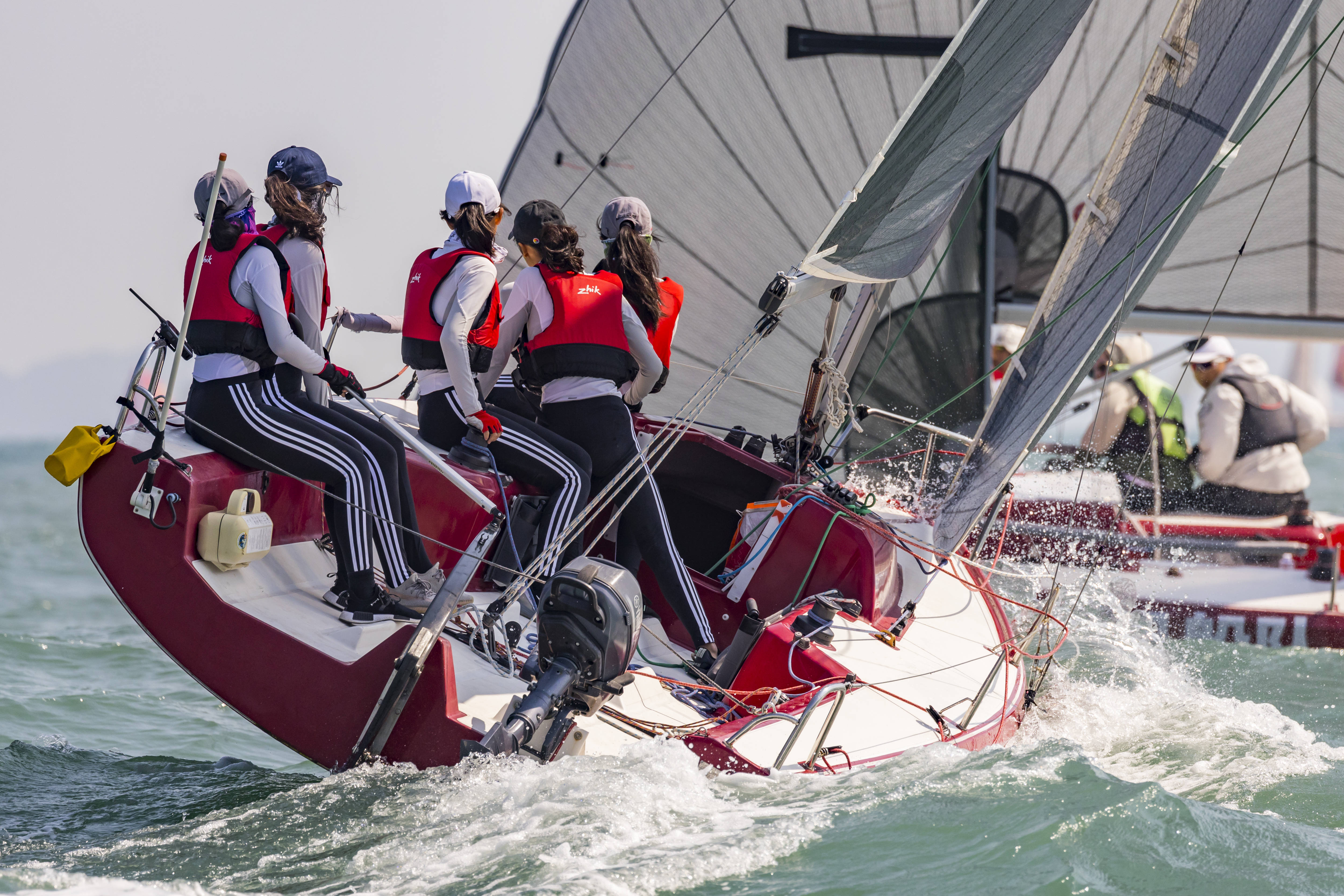 关于帆船比赛中,选手技艺精湛飘飘欲仙的信息 关于帆船比赛中,选手技艺精湛飘飘欲仙的信息