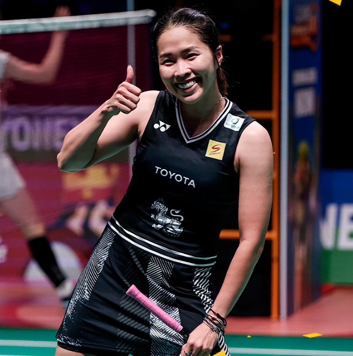 关于泰国队在赛场上获胜，实现了晋级的目标的信息