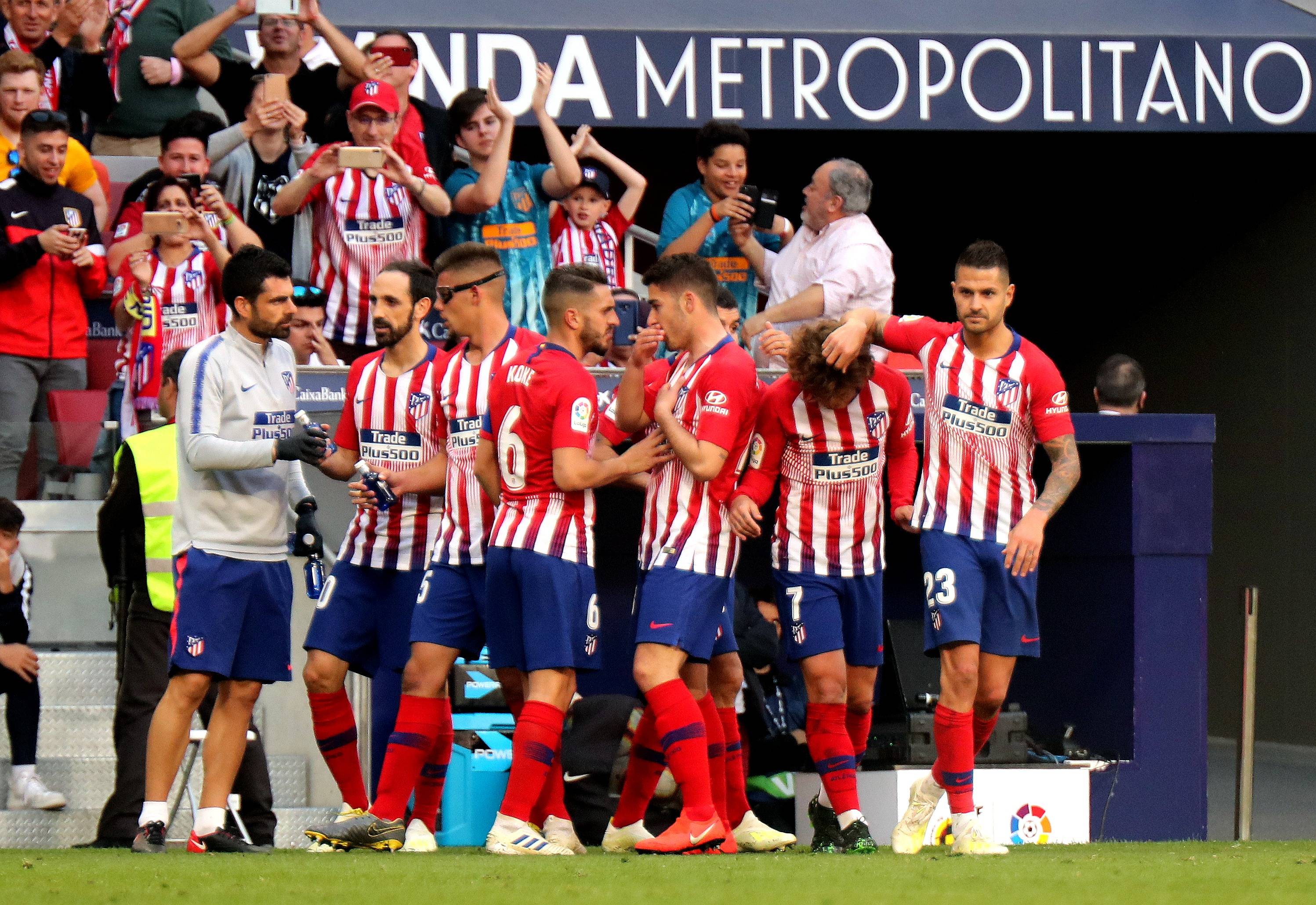 包含巴拿马世界杯预选赛情势激烈，全力备战的词条