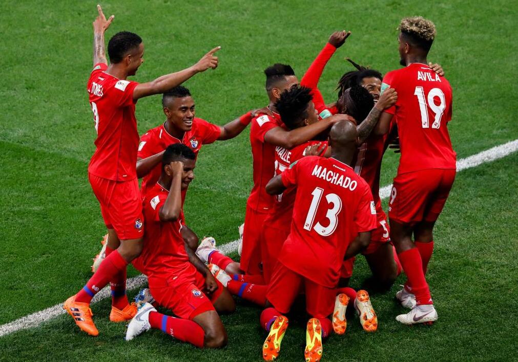 包含巴拿马世界杯预选赛情势激烈，全力备战的词条