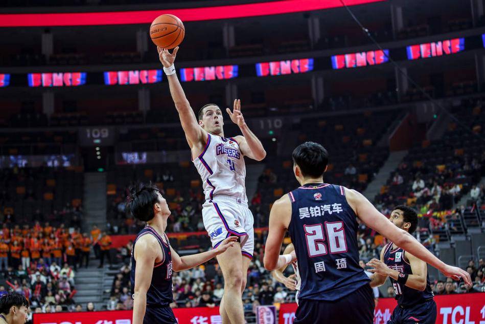 黑龙江队豪取四连胜，排名直追前茅