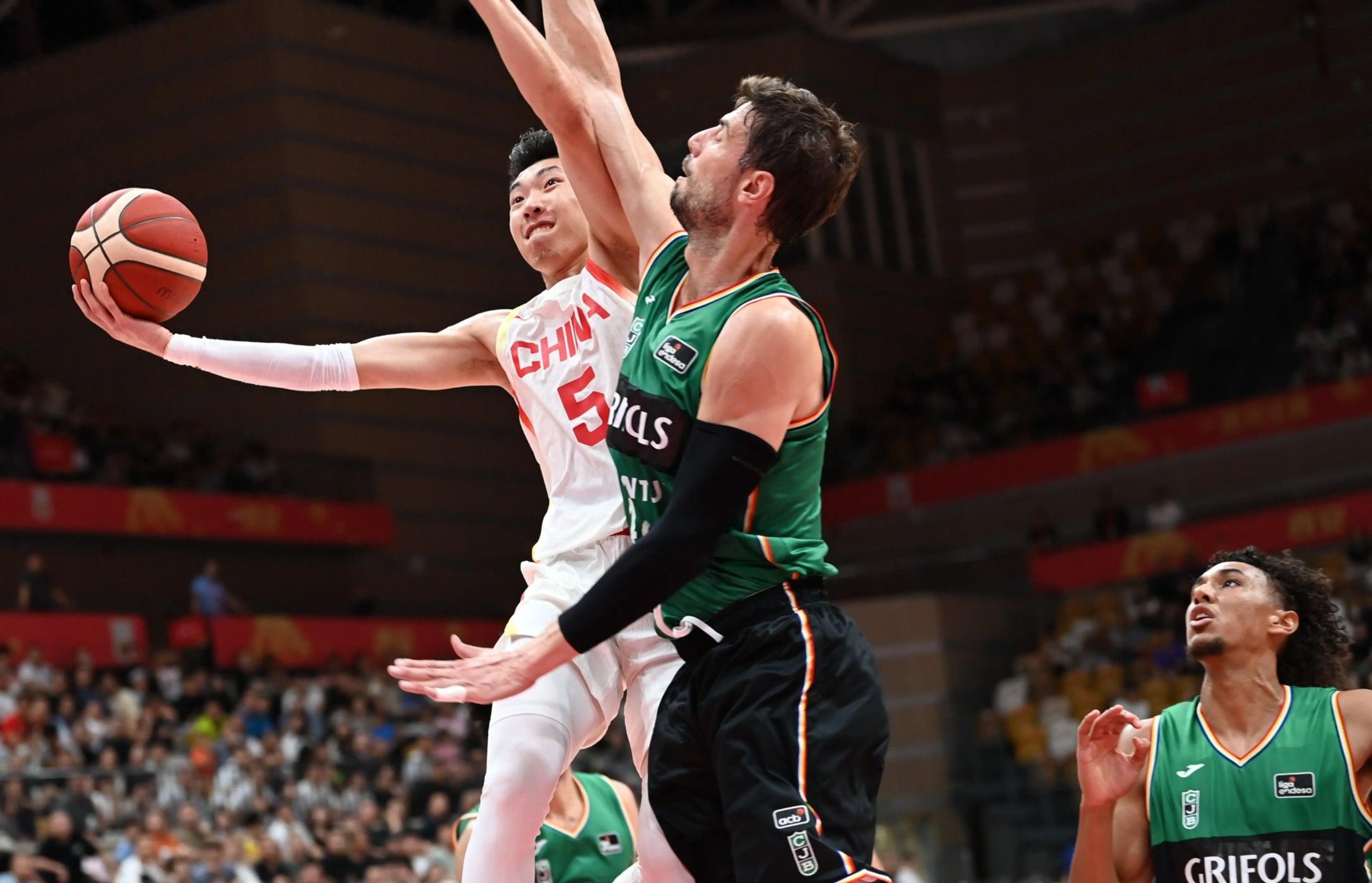 福建男篮大胜对手，保持连胜