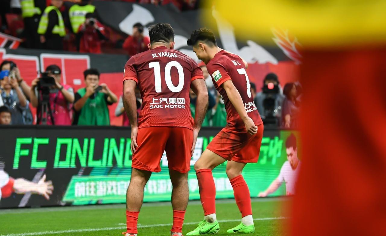 包含中东球队表现出色，一路领先获胜势头的词条