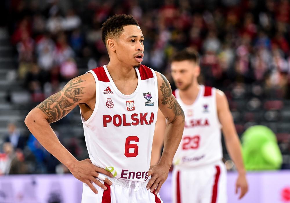 以色列队呼声高涨，迎战波兰队的简单介绍