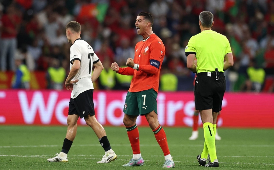 葡萄牙横扫切尔西,C罗惊艳世界 葡萄牙横扫切尔西,C罗惊艳世界