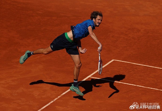 意大利网球队逆转西班牙网球队，梅德韦杰夫送出助攻的简单介绍