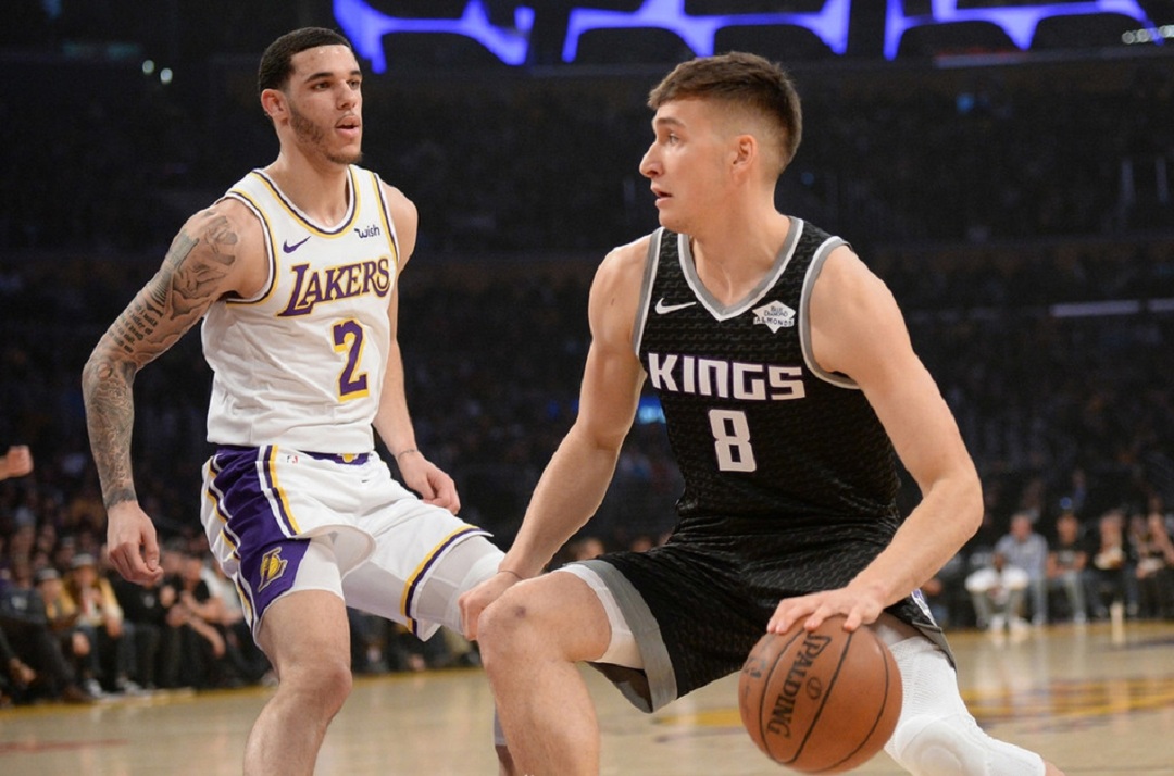 湖人B队碾压凯尔特人,费沃斯统治全场 湖人B队碾压凯尔特人,费沃斯统治全场