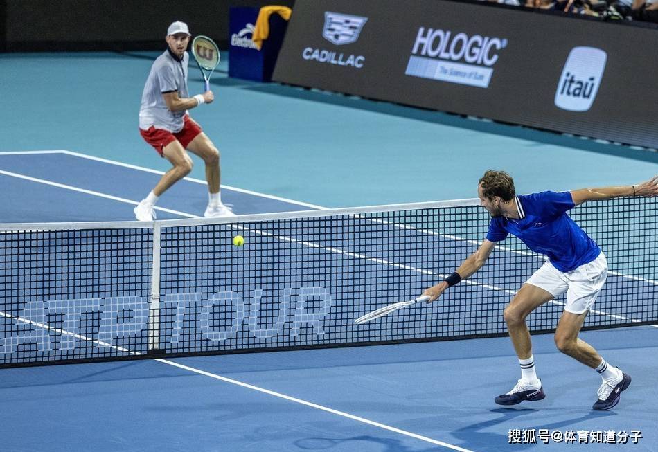 关于意大利网球队横扫世界网球队，梅德韦杰夫关键制胜的信息