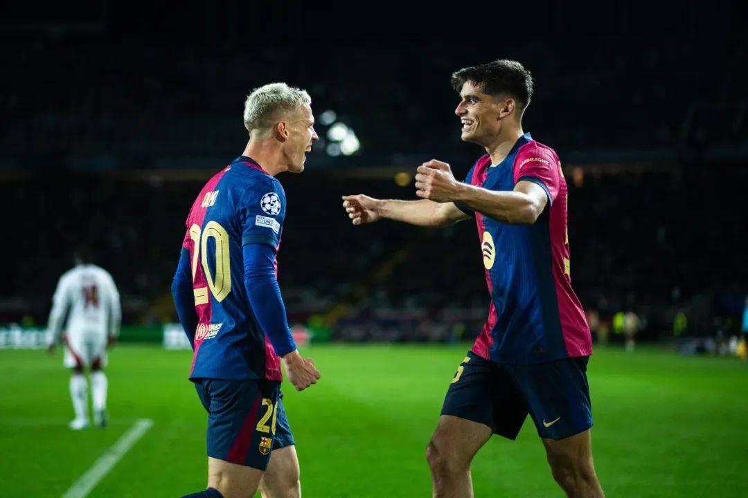 波兰横扫曼城，莱万高光表现