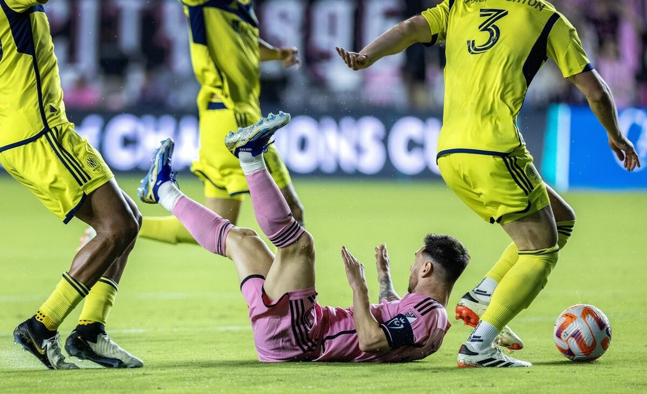 巴西鏖战希腊,苏亚雷斯统治全场 巴西鏖战希腊,苏亚雷斯统治全场