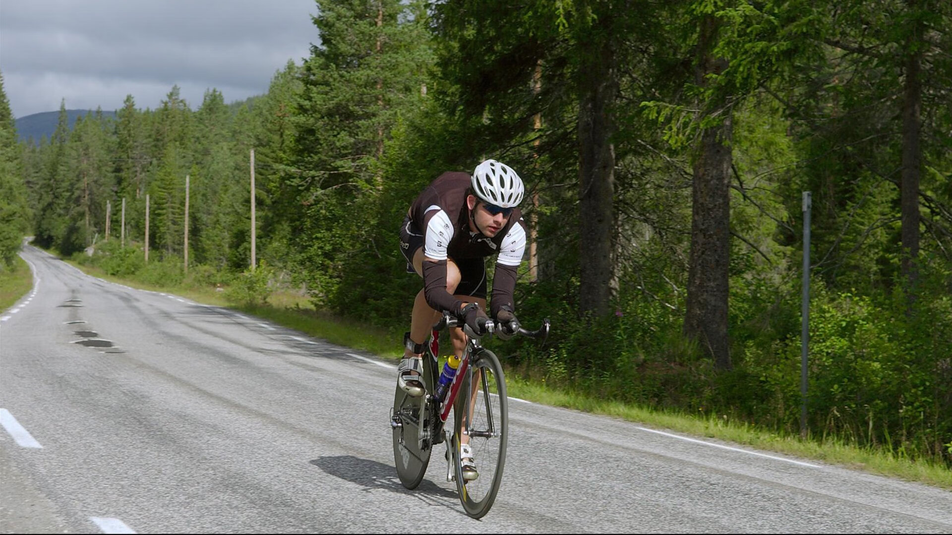 奥亚尔萨瓦尔破纪录一锤定音,切尔西欧战险胜挪威惊魂夜